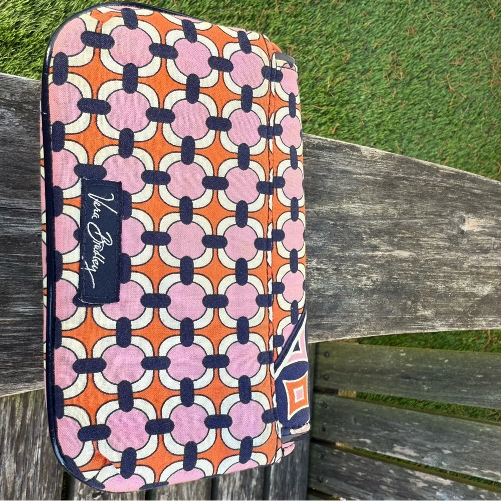 VERA BRADLEY Gerber Daisy Pink Navy Blue Quilted Wallet Wristlet Clutch Passport
